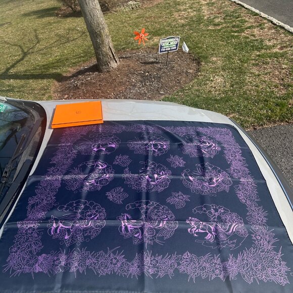 Hermes scarf from 2000, Brand New Never Used in original box, purchased in Paris - Picture 10 of 11